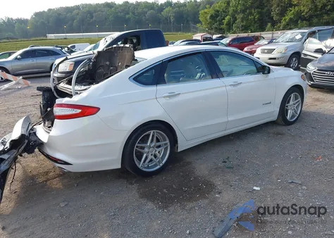 2014 Ford Fusion Hybrid Titanium from USA, damaged, VIN 3FA6P0RU7ER372654